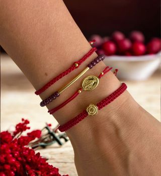 Podzim je tady 🍂 a s ním přichází i čas pro teplé, bohaté tóny. ✨ Náramky v bordó barvě jsou ideálním doplňkem, který...