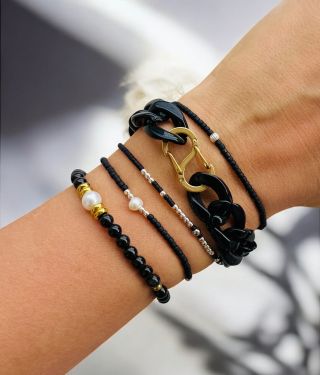 I N S P I R A C E Černá se zlatou nebo se stříbrnou? Nebo obojí? Pro dnešní inspiraci jsme jako hlavní barvu zvolili...