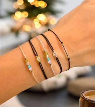 N O V I N K Y Simple náramky v novém kabátku doplněné o nádherné detaily. První novinkou jsou jemné zirkony ze stříbra a...